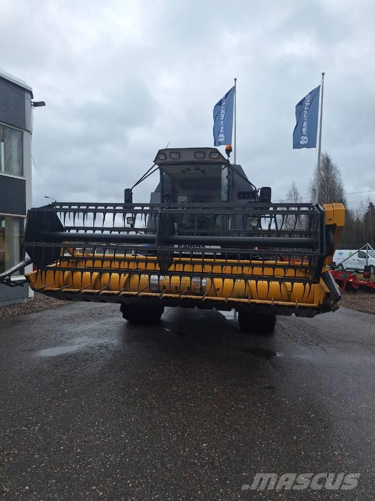 Sampo-Rosenlew 2065 Ražas novākšanas kombaini