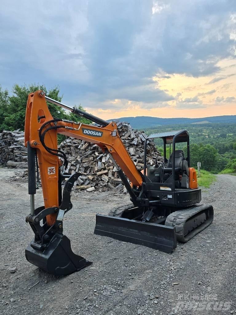Doosan DX 50 Z Kāpurķēžu ekskavatori