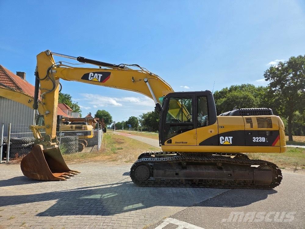 CAT 323DL Kāpurķēžu ekskavatori
