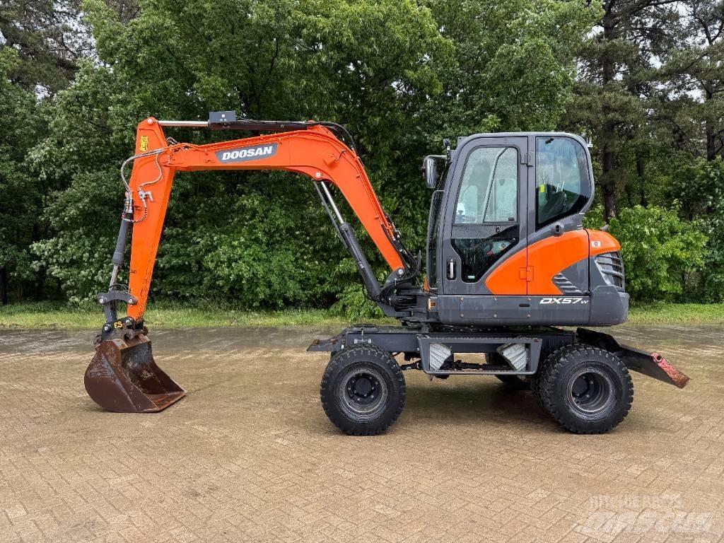 Doosan DX 57 W Ekskavatori uz riteņiem