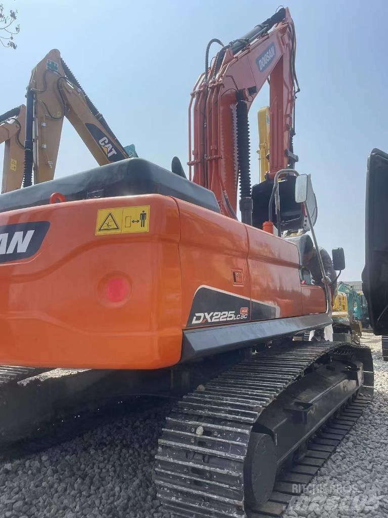 Doosan DX 225LC-9C Kāpurķēžu ekskavatori
