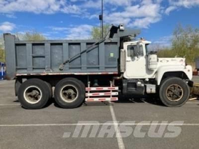Mack RD 690 SX Pašizgāzējs