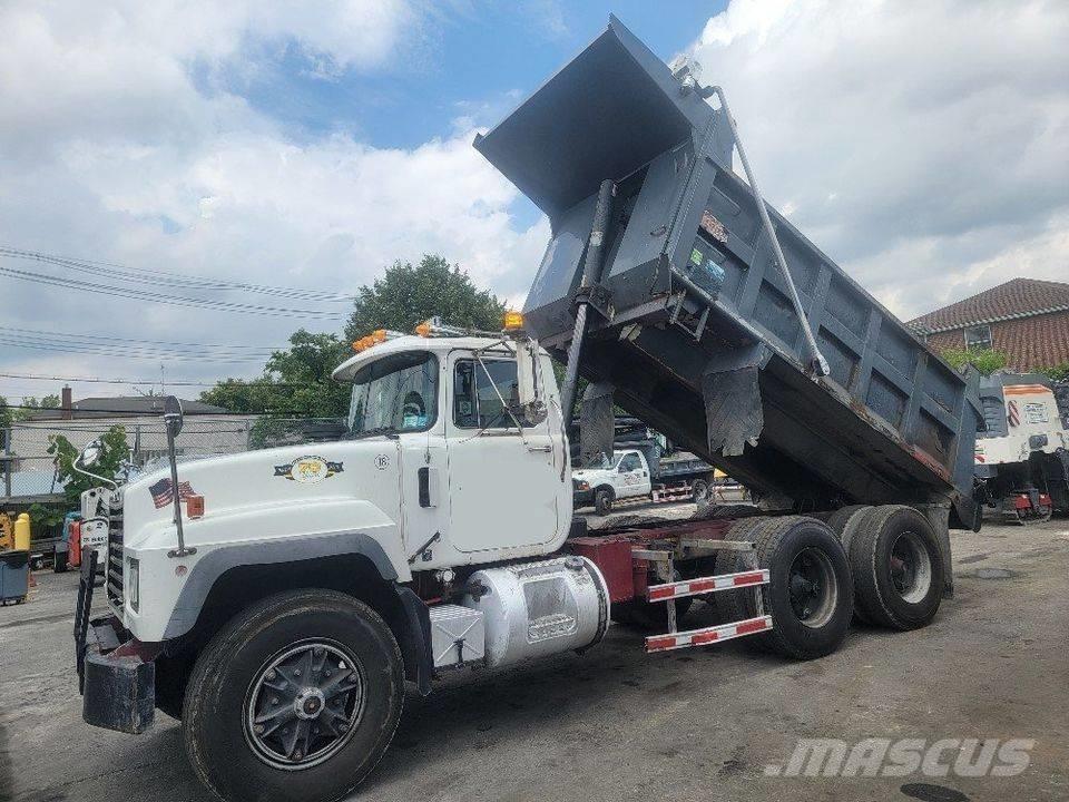 Mack RD 690 SX Pašizgāzējs