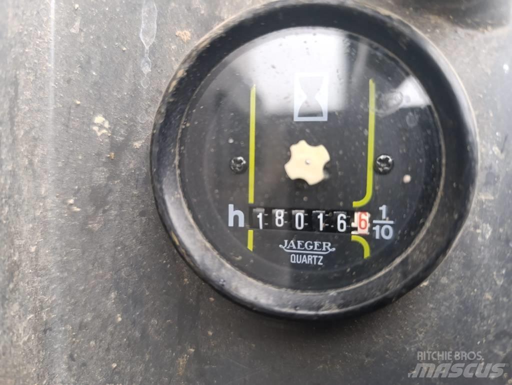 CASE 788 P Ekskavatori uz riteņiem