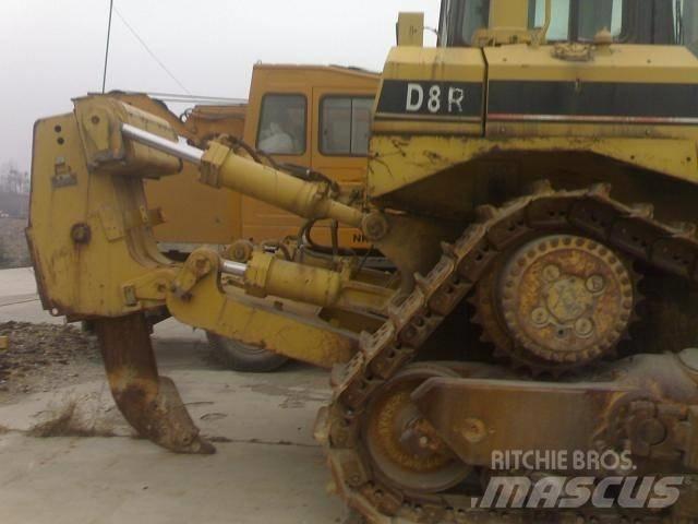 CAT D8R Kāpurķēžu buldozeri