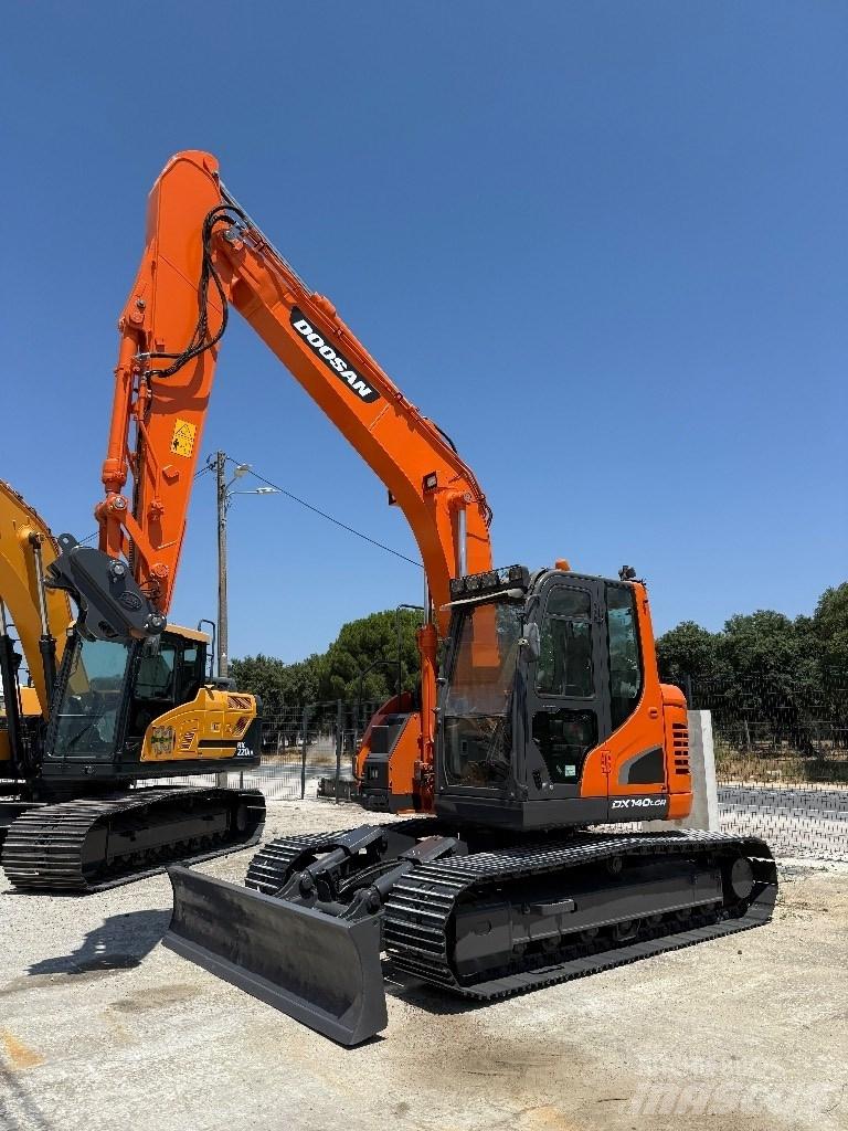  Dossan DX140LCR Kāpurķēžu ekskavatori