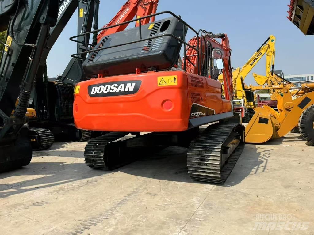 Doosan DX 300 LC-9C Kāpurķēžu ekskavatori