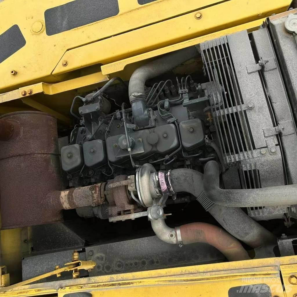 Komatsu 220-7 Kāpurķēžu ekskavatori