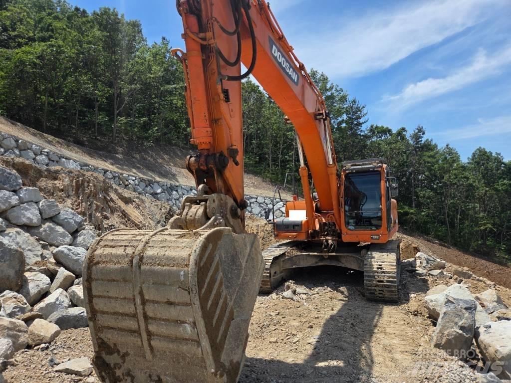 Doosan DX 300 LCA Kāpurķēžu ekskavatori