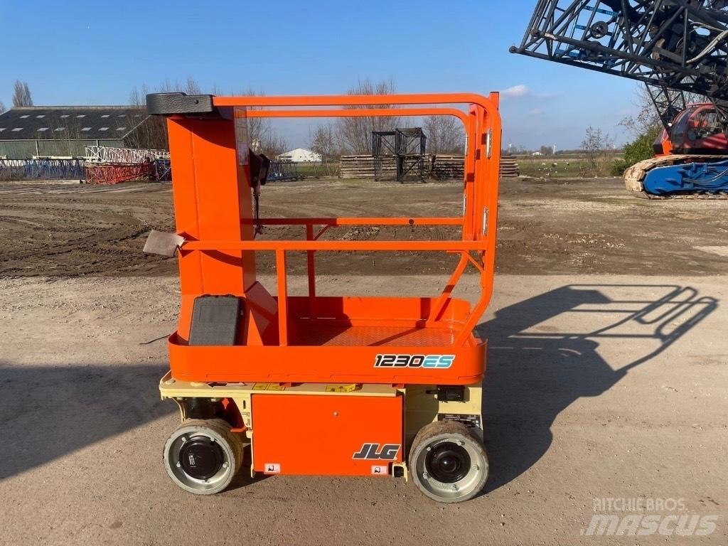JLG 1230 ES Šķerveida pacēlāji