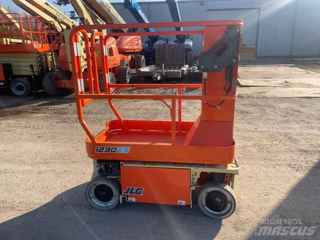 JLG 1230 ES Šķerveida pacēlāji