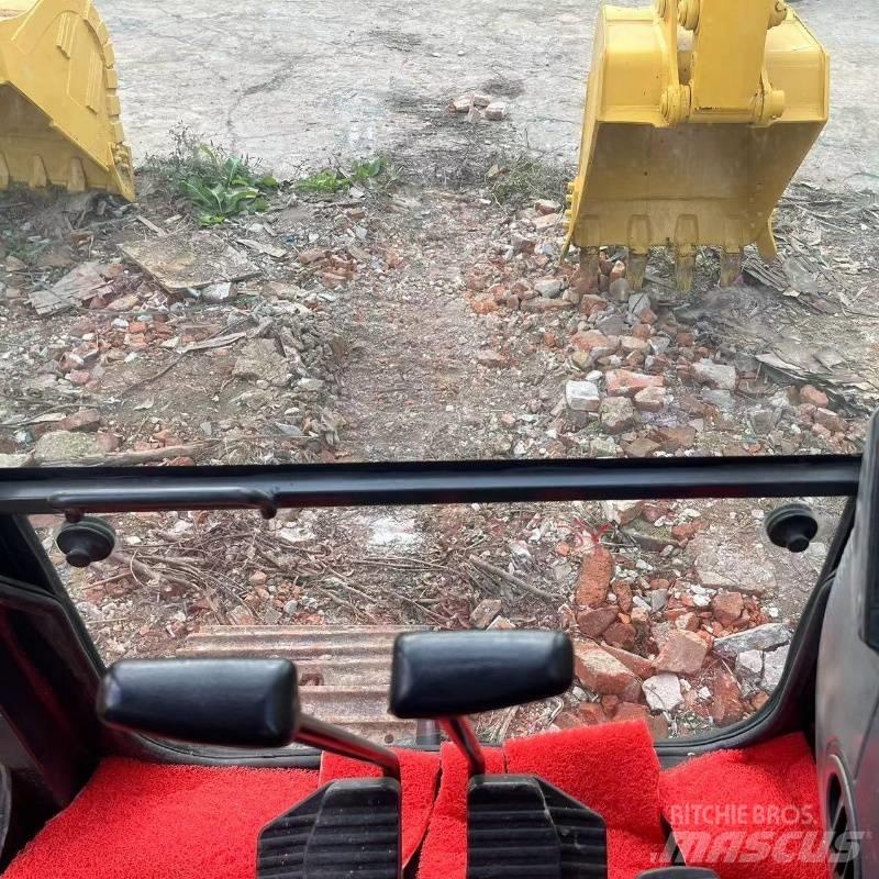 Komatsu PC 138 Kāpurķēžu ekskavatori