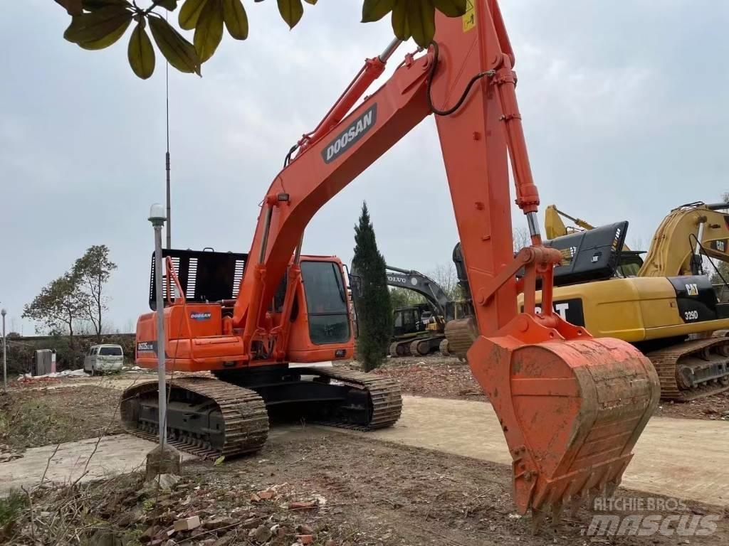 Doosan DH225LC-9E Kāpurķēžu ekskavatori