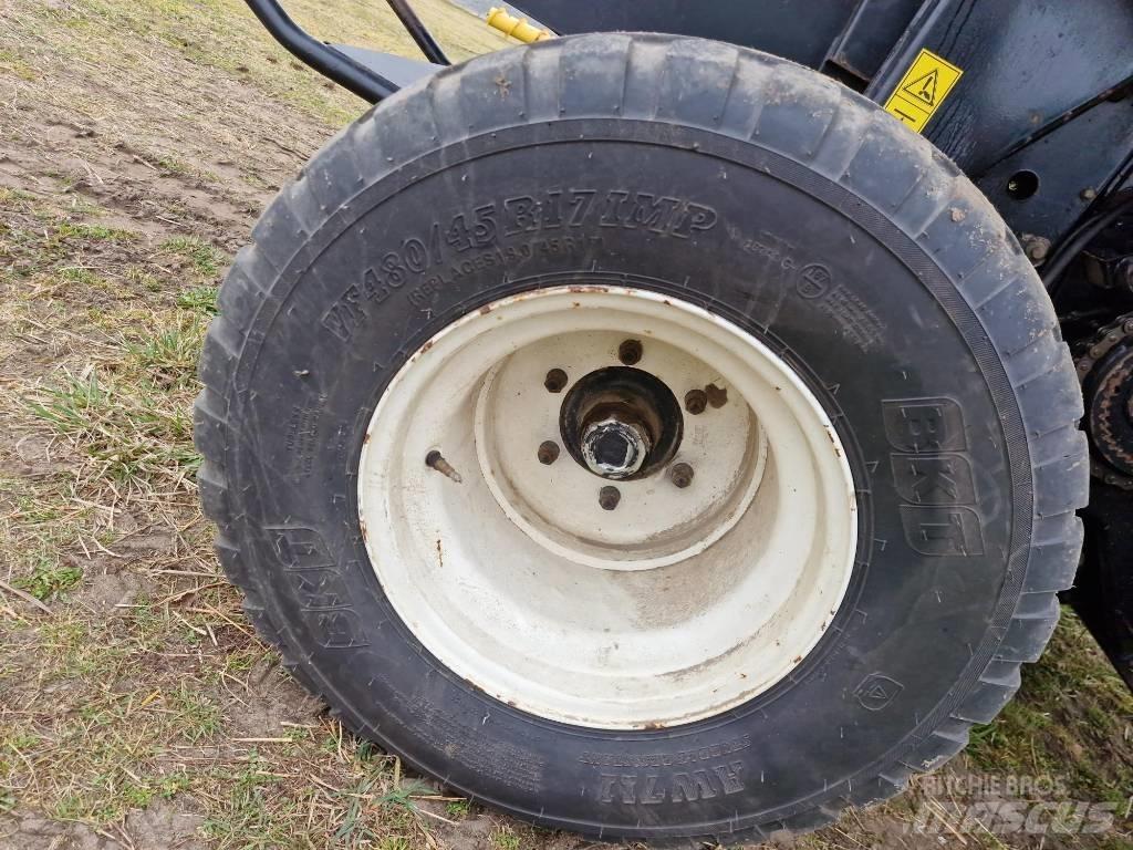 New Holland BR 750 Rituļu preses