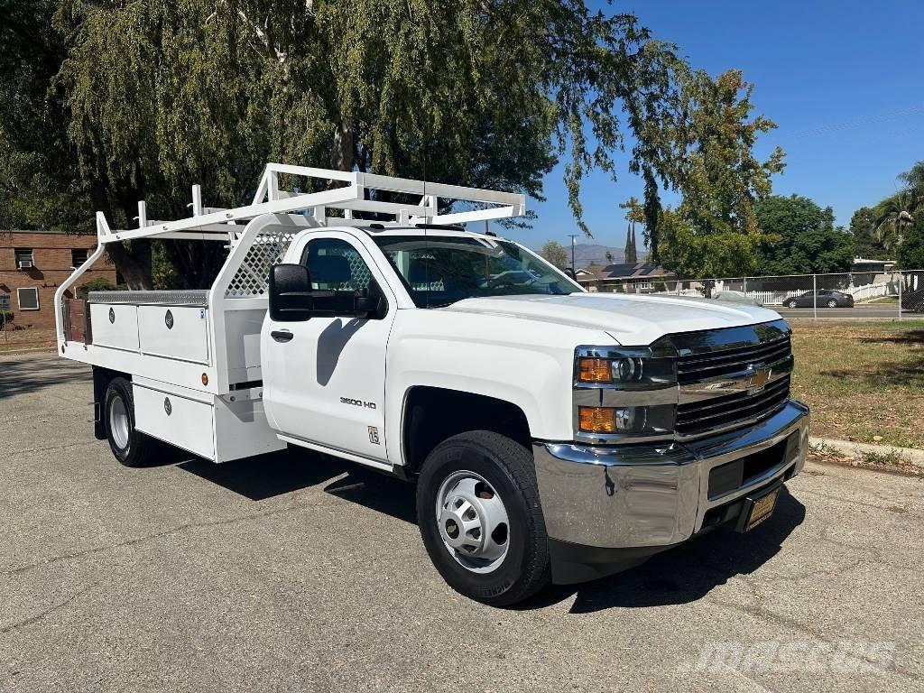 Chevrolet 3500 HD Vieglais kravas automobilis/izkraušana no sāniem