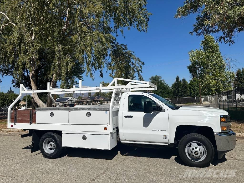 Chevrolet 3500 HD Vieglais kravas automobilis/izkraušana no sāniem