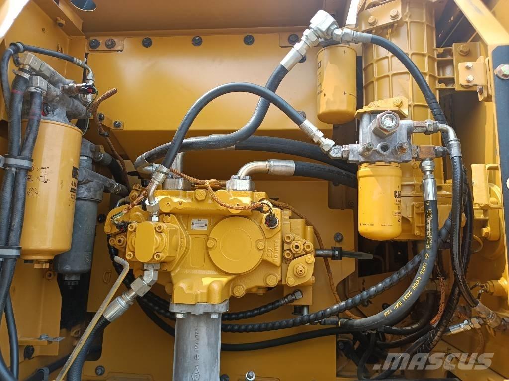 CAT 323D2L Kāpurķēžu ekskavatori