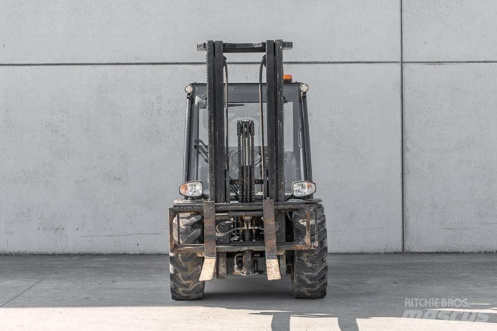 Manitou MC 25-4 Tehnika ar dīzeļa dzinēju
