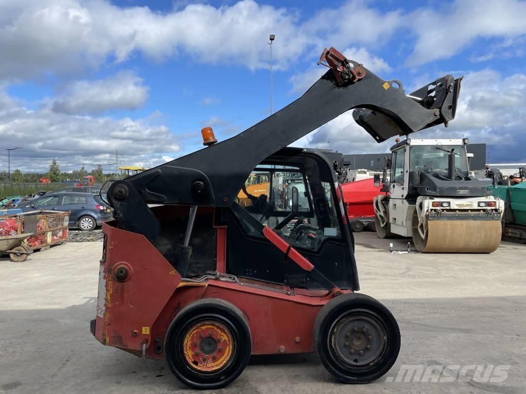 JCB R260 Lietoti riteņu kompaktiekrāvēji