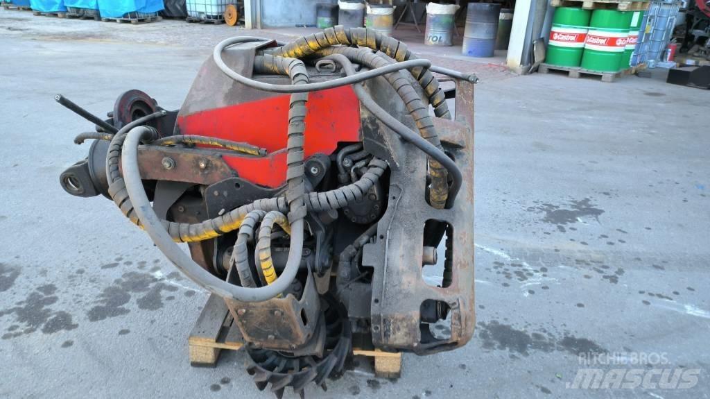 Komatsu 350 Harvesteri