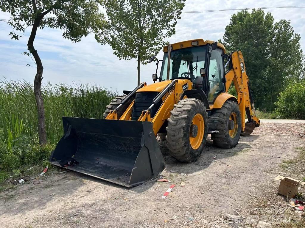 JCB 4 CX Ekskavatori-iekrāvēji