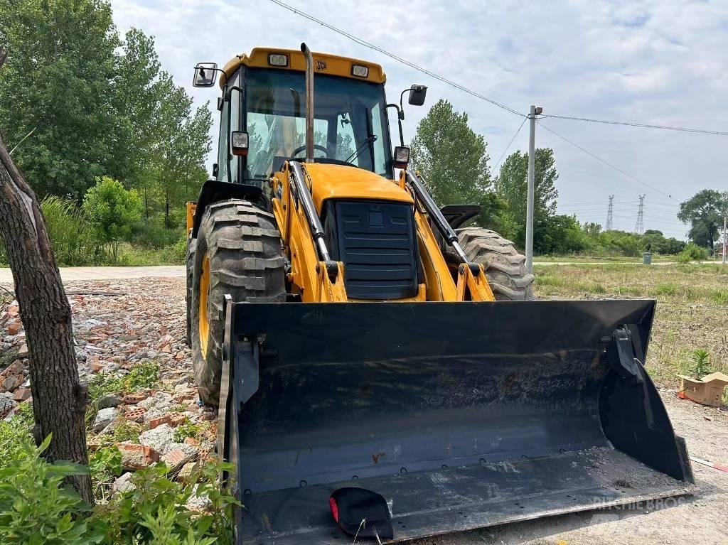 JCB 4 CX Ekskavatori-iekrāvēji