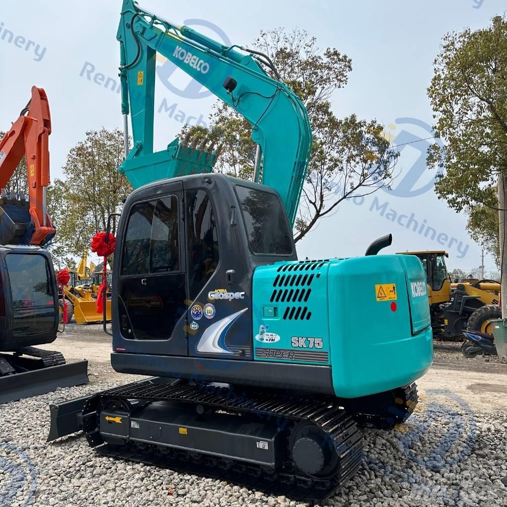 Kobelco SK75 Kāpurķēžu ekskavatori