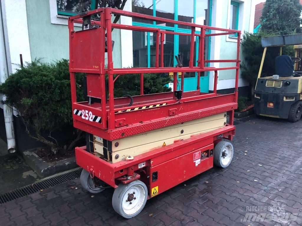 JLG 2030 F3    V-3409 Vertikālie pacēlāji