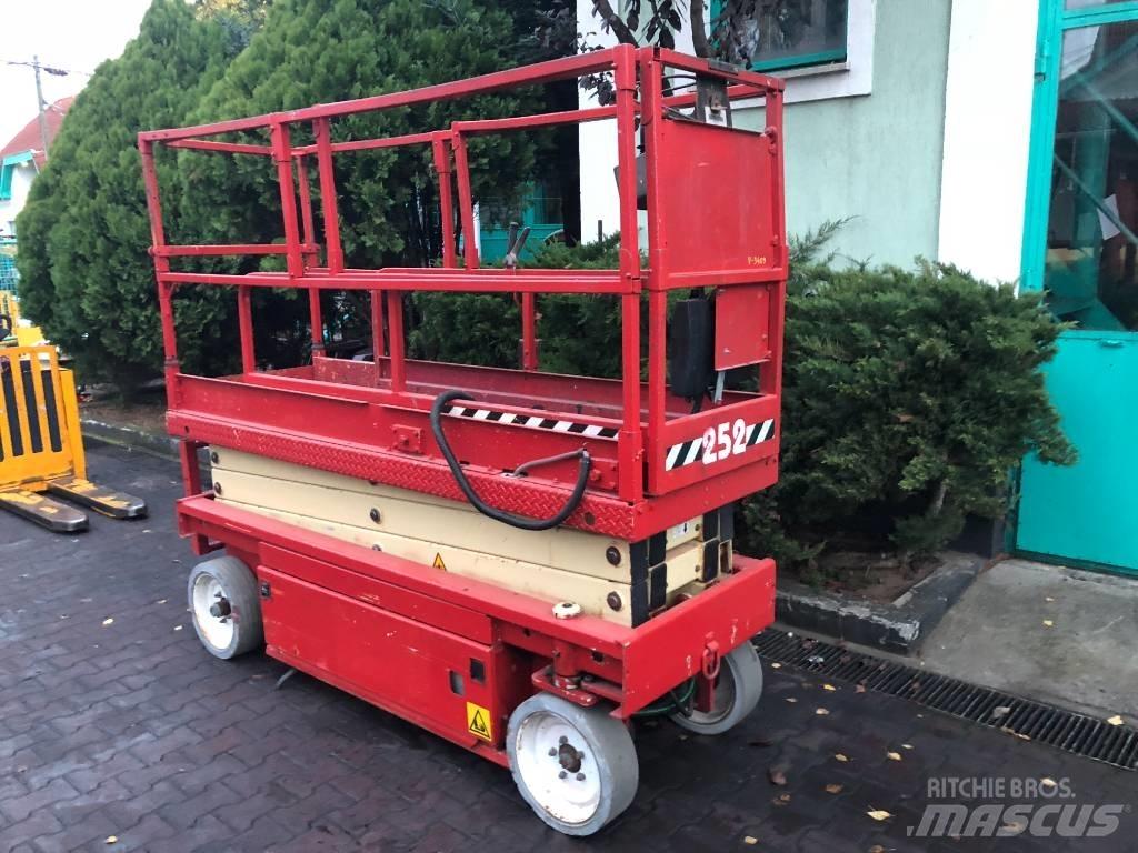 JLG 2030 F3    V-3409 Vertikālie pacēlāji