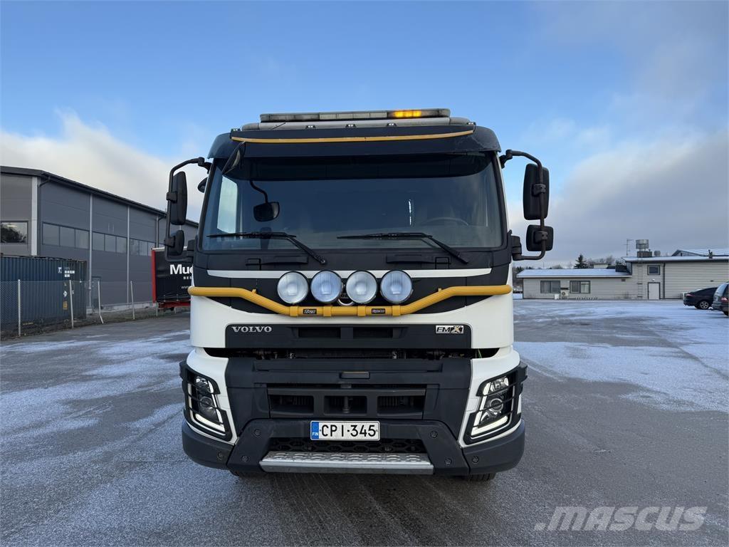 Volvo FMX 500 8X4 Treileri ar āķi