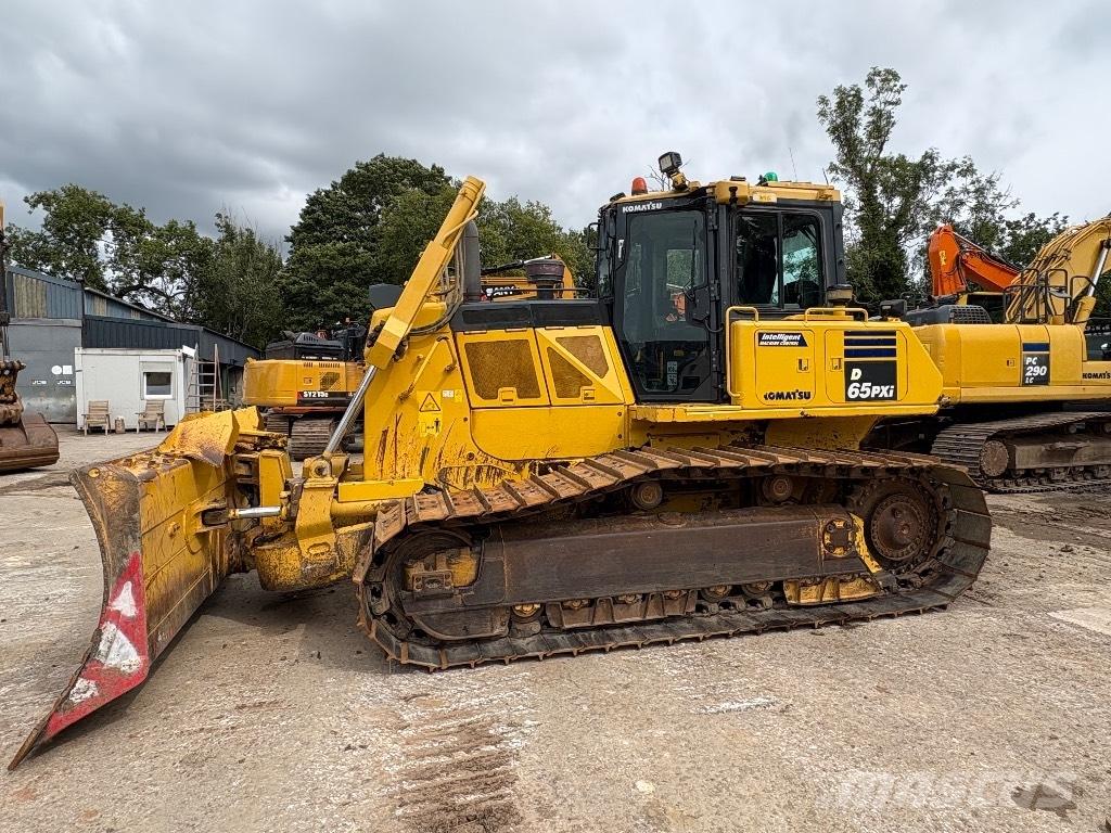 Komatsu D65PXI-18 Kāpurķēžu buldozeri
