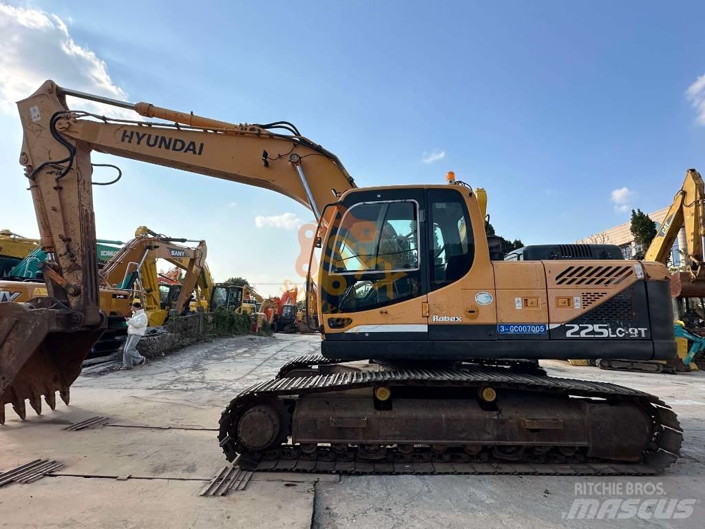Hyundai 225 Kāpurķēžu ekskavatori
