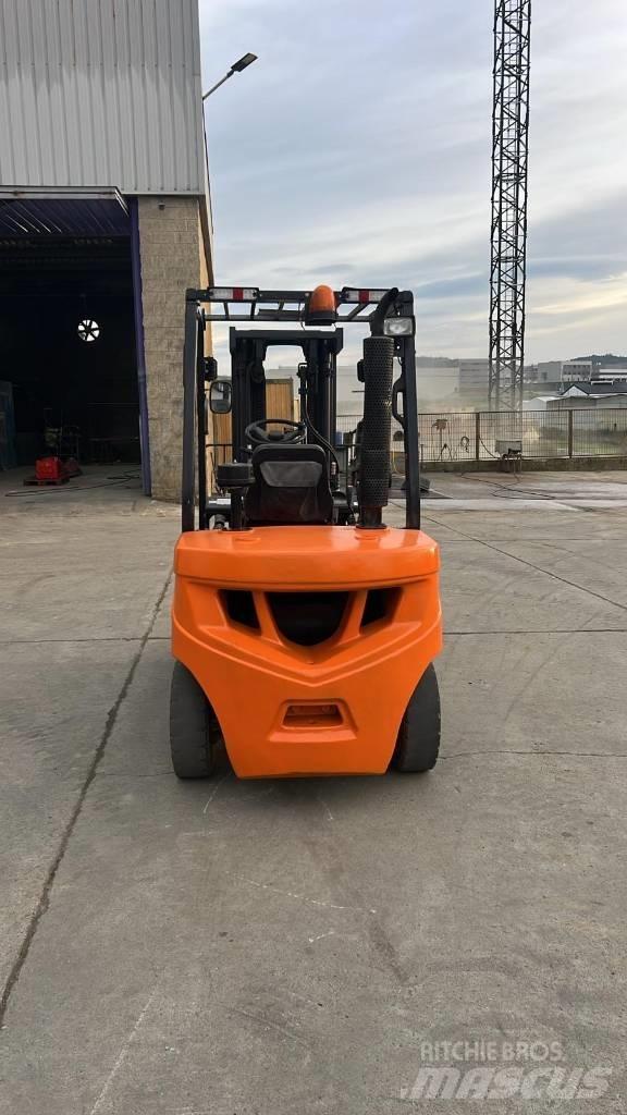 Doosan D 30 G Tehnika ar dīzeļa dzinēju