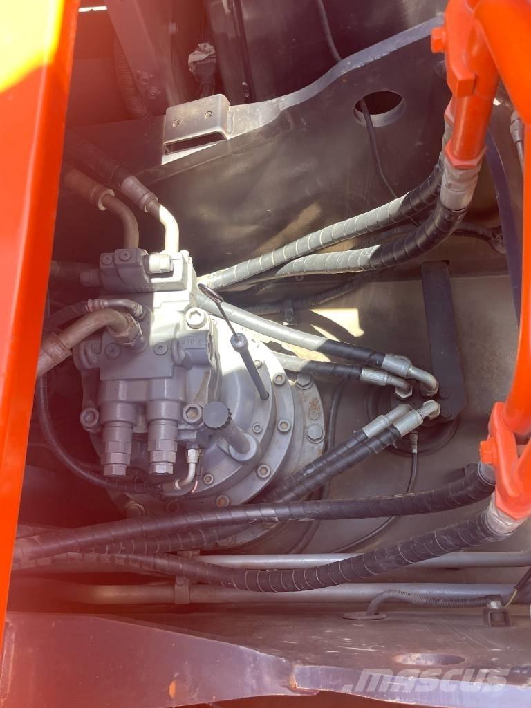 Hitachi ZX 240 Kāpurķēžu ekskavatori