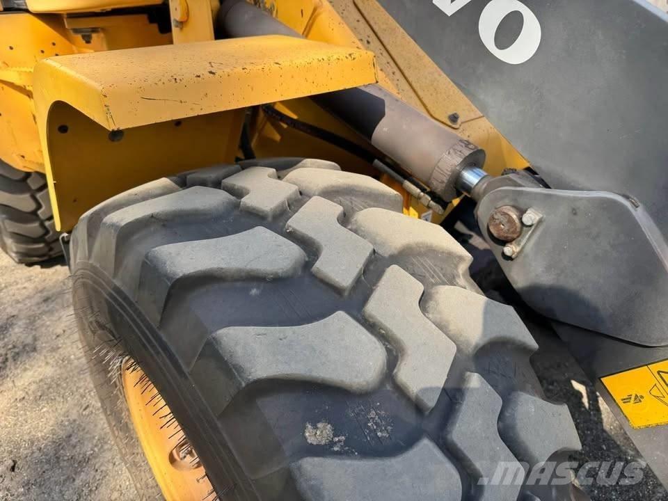 Volvo L 30 G Iekrāvēji uz riteņiem