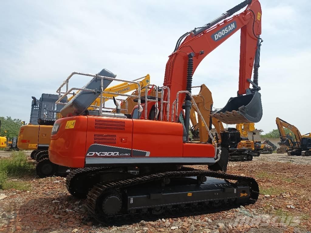 Doosan DX 300 Kāpurķēžu ekskavatori