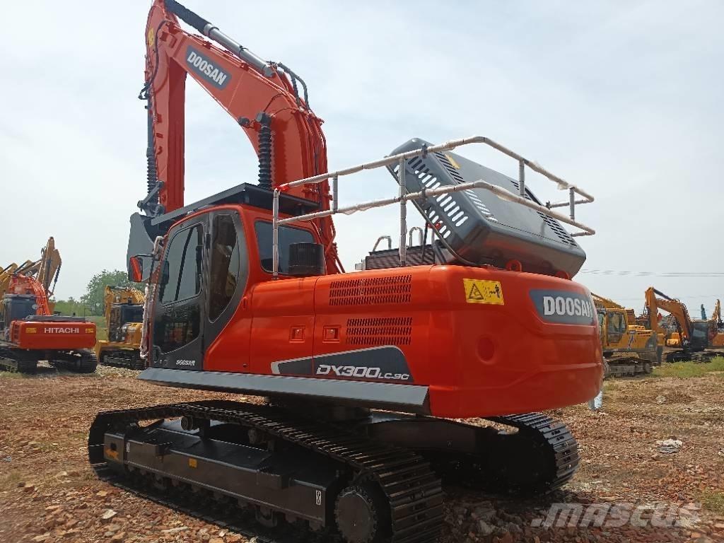 Doosan DX 300 Kāpurķēžu ekskavatori