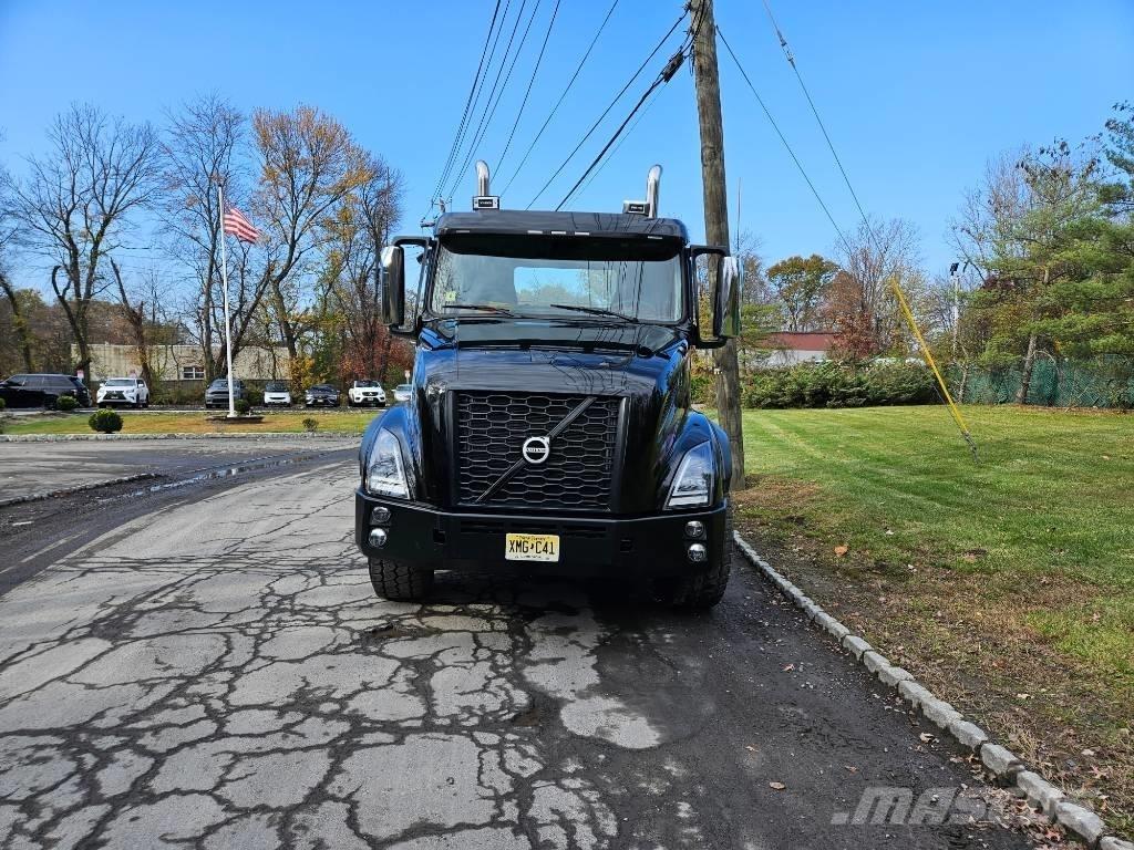 Volvo VNX 64 T300 Platformas/izkraušana no sāniem