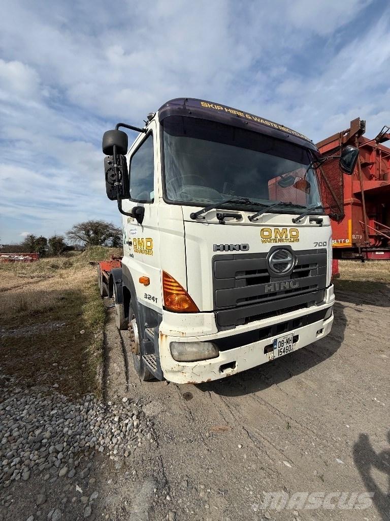 Hino 700 Treileri ar āķi