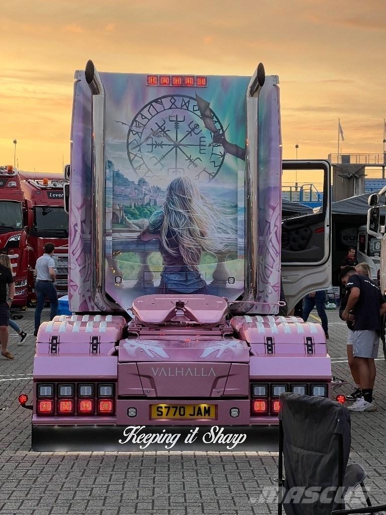 Hino 700 Treileri ar āķi