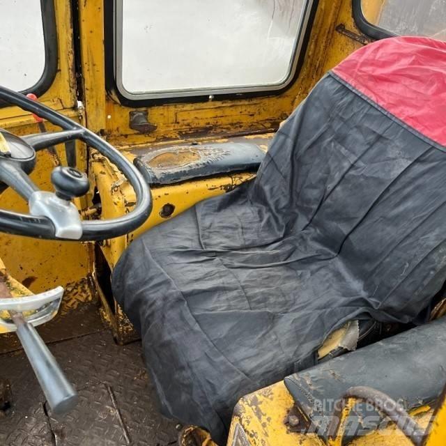 CAT 910 Iekrāvēji uz riteņiem