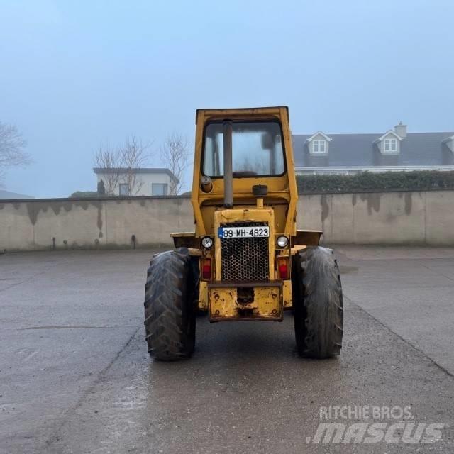 CAT 910 Iekrāvēji uz riteņiem