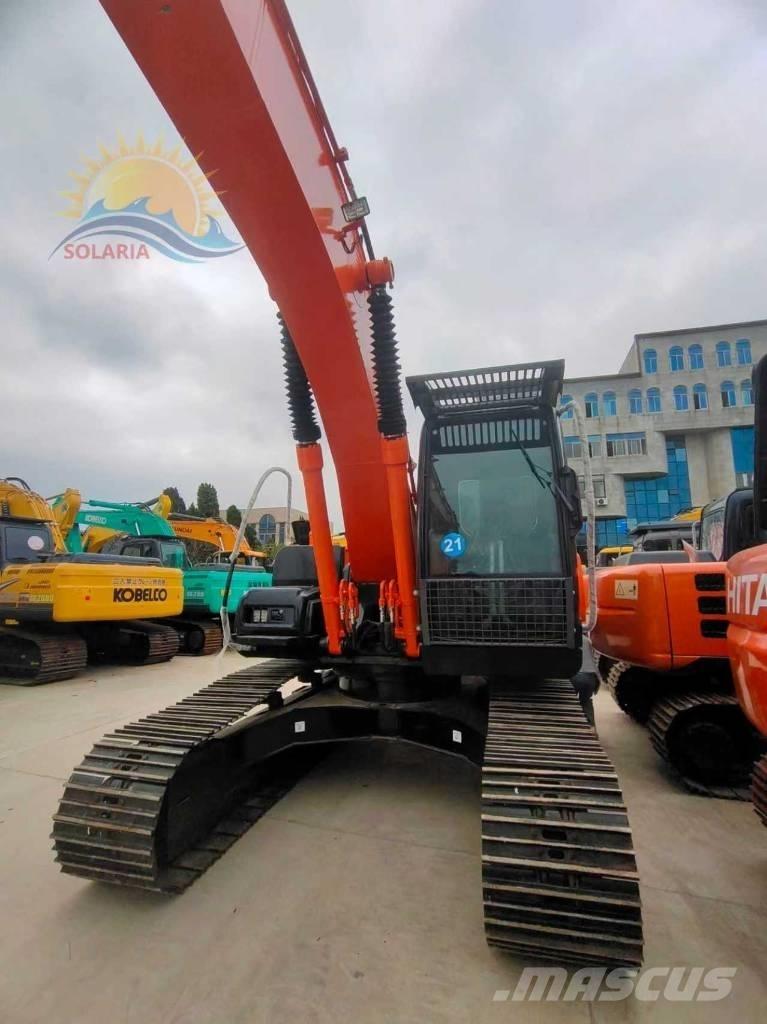 Hitachi ZX 200 Kāpurķēžu ekskavatori