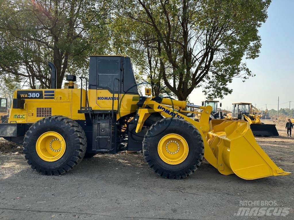 Komatsu WA 380 Iekrāvēji uz riteņiem