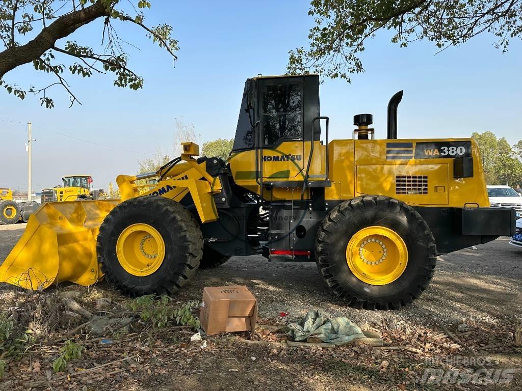 Komatsu WA 380 Iekrāvēji uz riteņiem