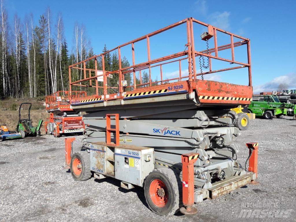 SkyJack SJ 9250 Šķerveida pacēlāji