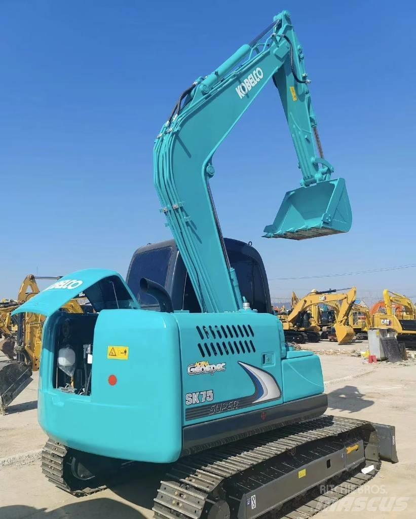 Kobelco SK 75 Kāpurķēžu ekskavatori