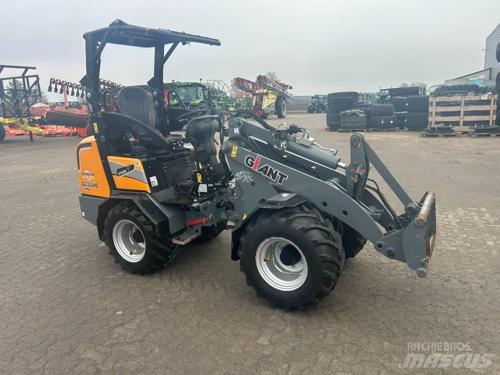 GiANT 2300 Xtra HD Multifunkcionālie iekrāvēji