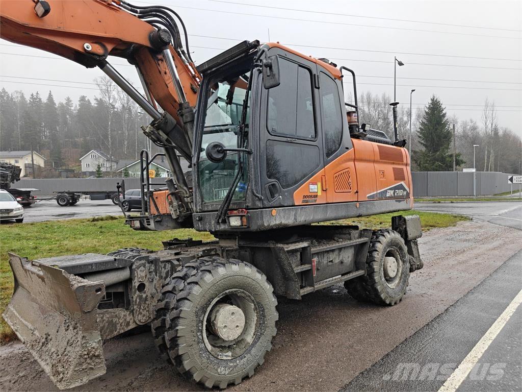 Doosan DX 210 W-7 Ekskavatori uz riteņiem