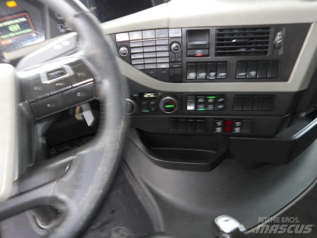 Volvo FH 540 8x4 Treileri ar āķi